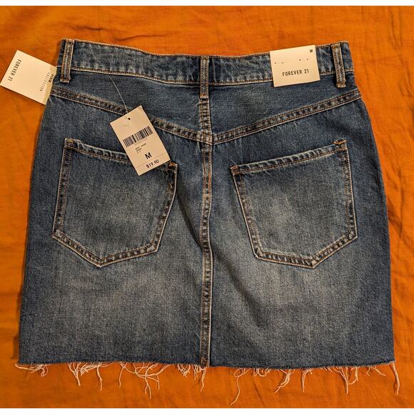 LAST CHANCE - Forever 21 button-fly denim mini, distressed - NWT - Size M - Picture 3 of 3